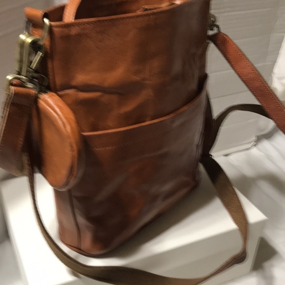 Berliner Sofia leather crossbody bag with 2 outside slip pockets and pouch. NWOT - Picture 11 of 14